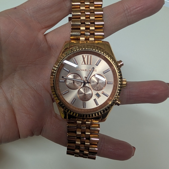 Michael Kors rose gold watch - Picture 3 of 3